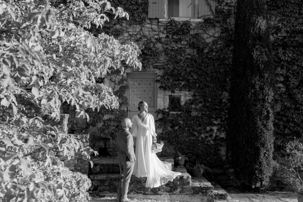 Clos d Hullias Ozaria bride groom stairs brick stairs posing black white photo