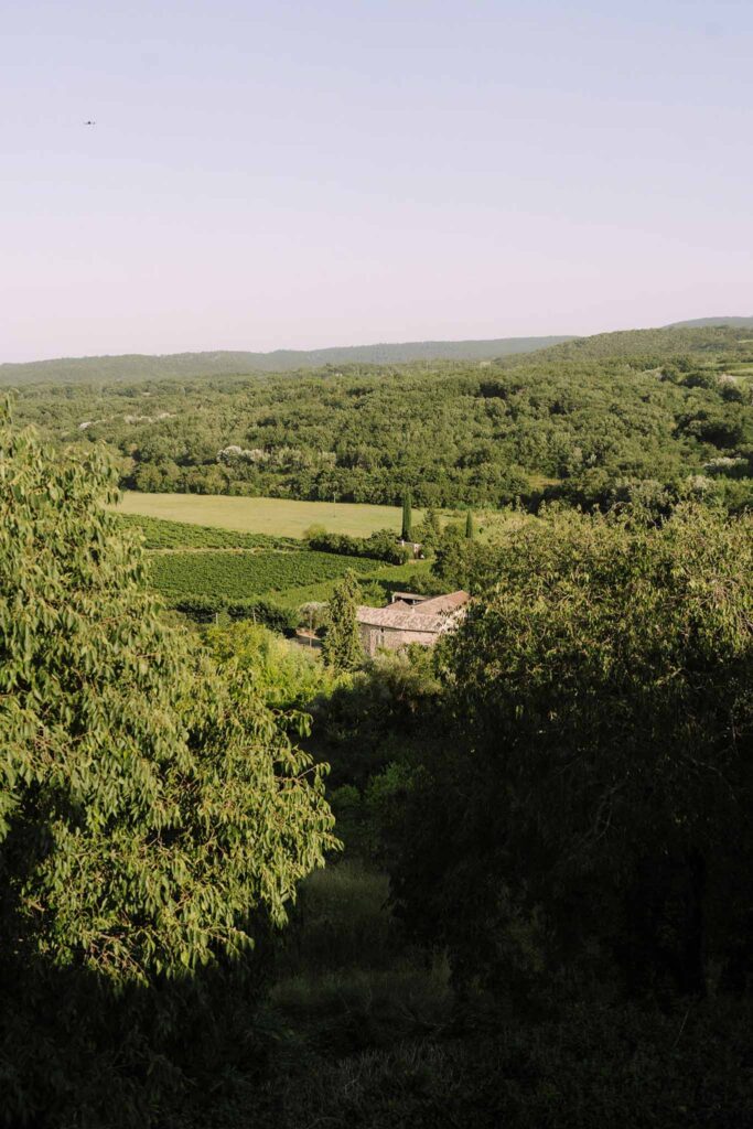 Clos d Hullias Ozaria detail shot lanscapes large green field around venue