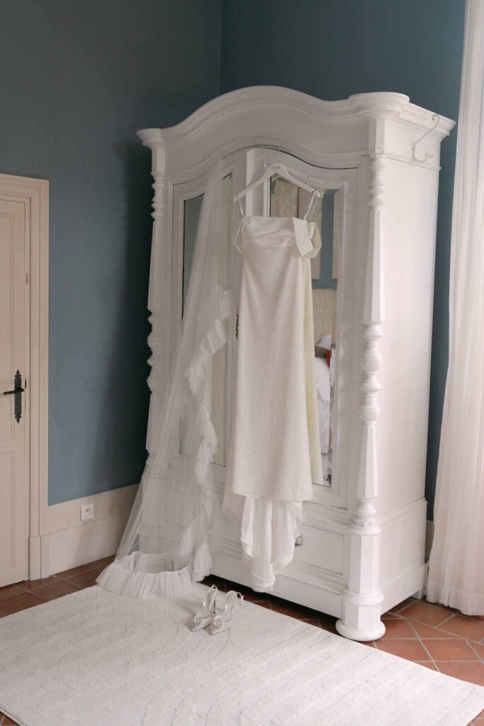 Soulac E.Jane bride dress long veil hanging white wood cabinet