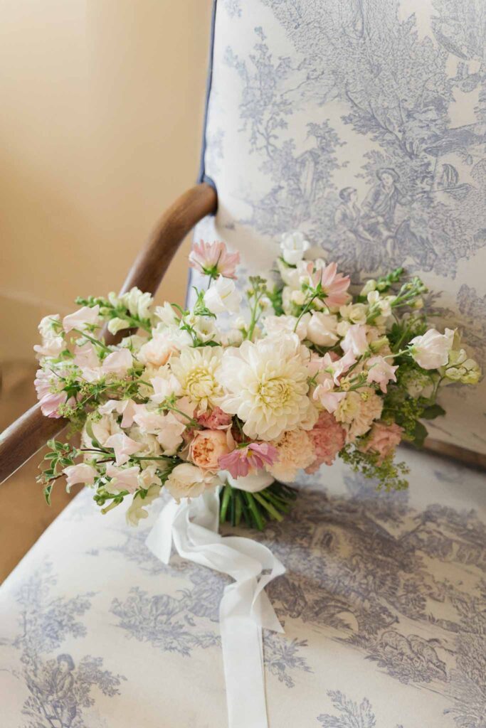 lesCrostes Ingrid blush pink peach white bouquet in chair detail shot