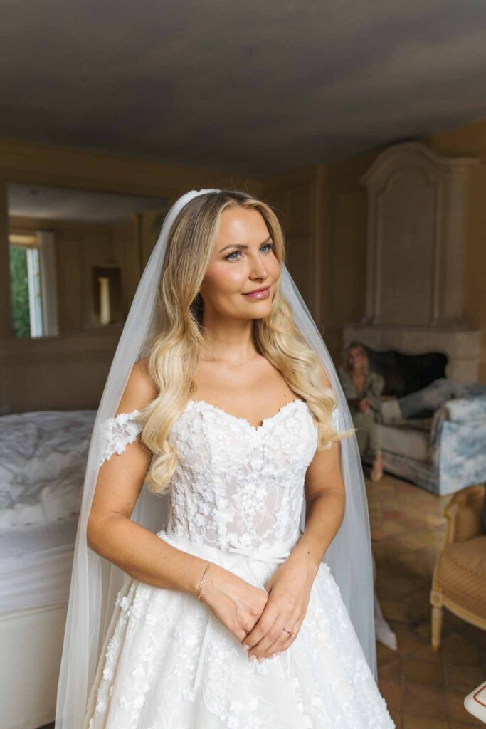 lesCrostes Ingrid bride soft curl blonde hair long veil