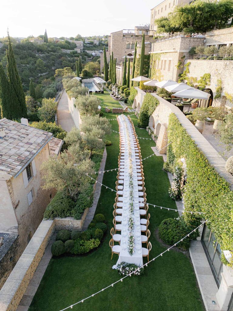 wedding at airelles gordes long table hanging terrace