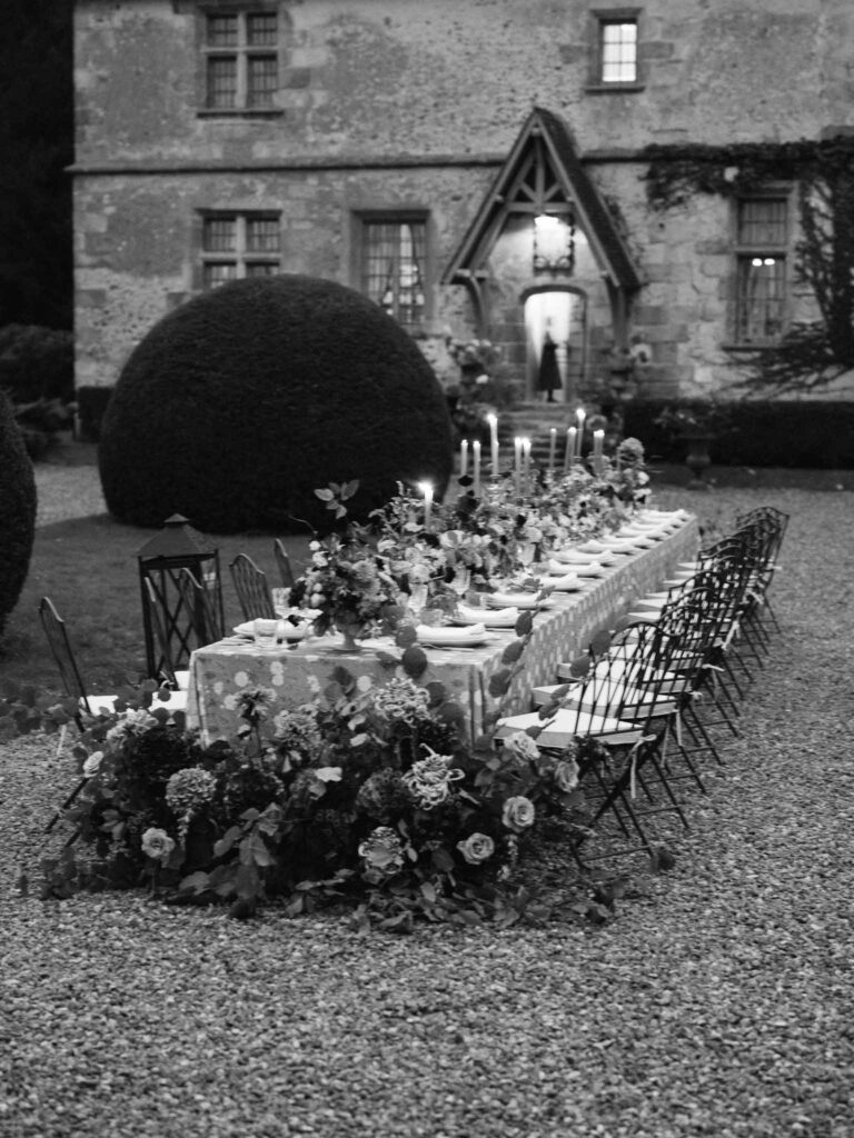 Manoir de Vacheresse Capucine black white photo long reception table flowers candles