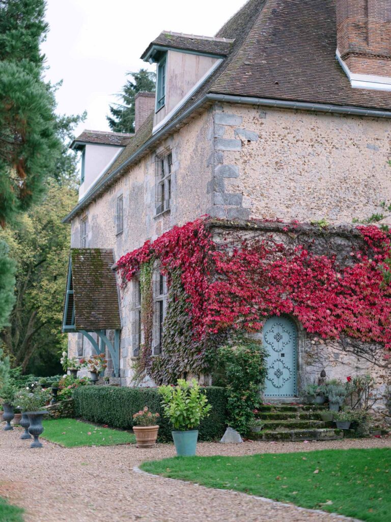 wedding editorial at Manoir de Vacheresses detail shot old vintage house plants red wall