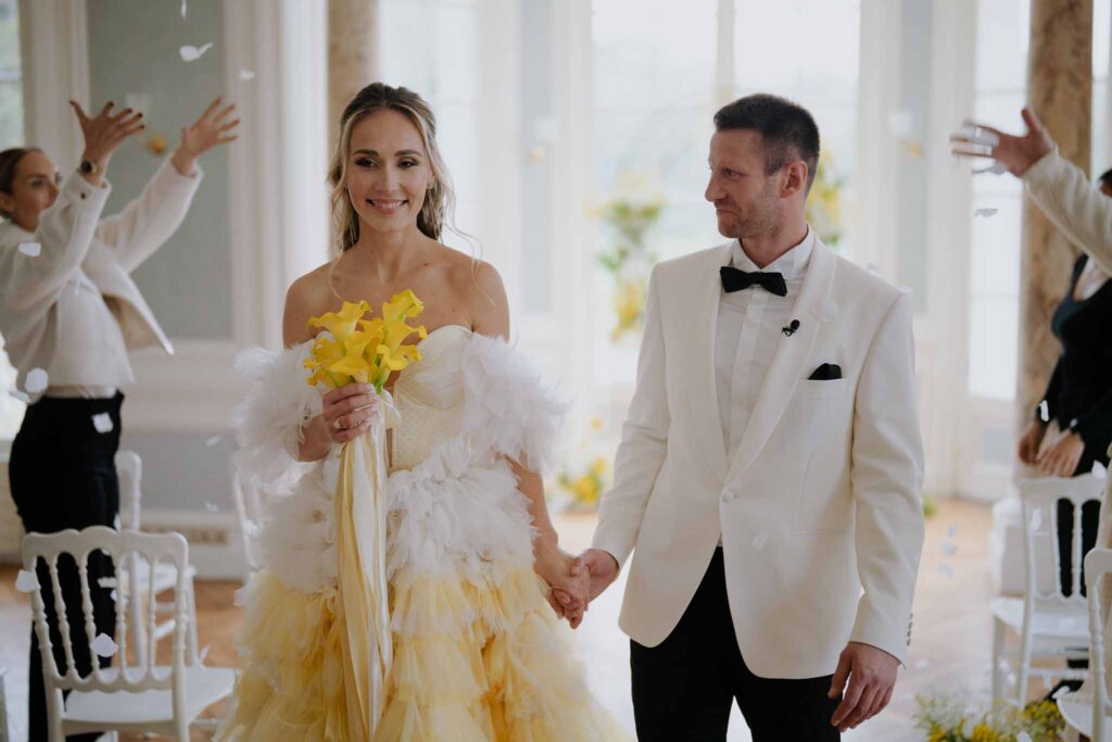 Prunay Theatre of Real Life n.reznik bride groom walking out ceremony guests tossing white petals