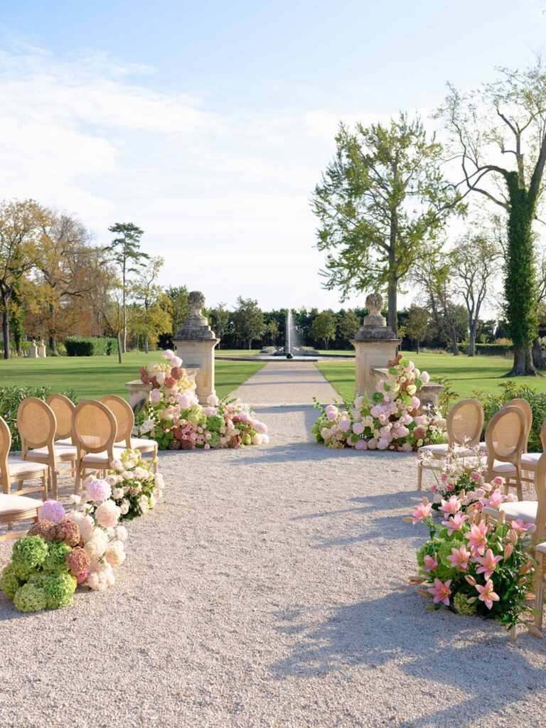 spring wedding chateau de tourreau french wedding style 32